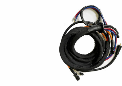 Kabelové propojení mezi podavačem studeného drátu a zdrojem